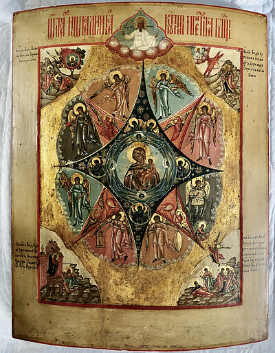 Vielfigurige Darstellung mit der Muttergottes im Zentrum, mit Christus auf dem Schoss und umgeben von Engeln